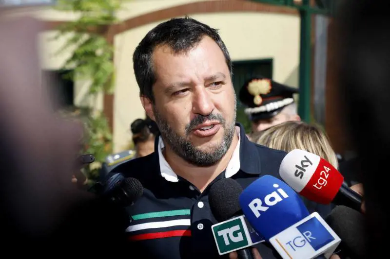 Gregoretti, c'è l'accordo. Salvini: "5 Paesi europei e la Cei si prendono i migranti"