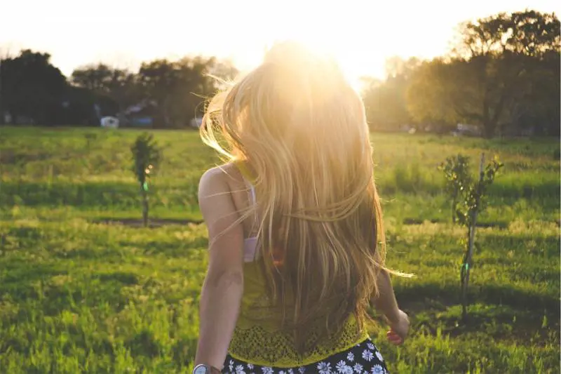 Come proteggere i capelli dal sole