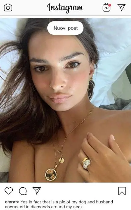 Emily Ratajkowski pubblica una foto (in topless). Ma subito la cancella