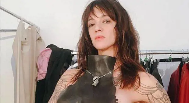Asia Argento riappare sui social con Yari Carrisi