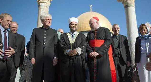 Il presidente del Consiglio EKD Heinrich Bedford-Strohm, lo sceicco Omar Awadallah Kiswani e il presidente della Conferenza episcopale tedesca il cardinale Reinhard Marx sul Monte del Tempio