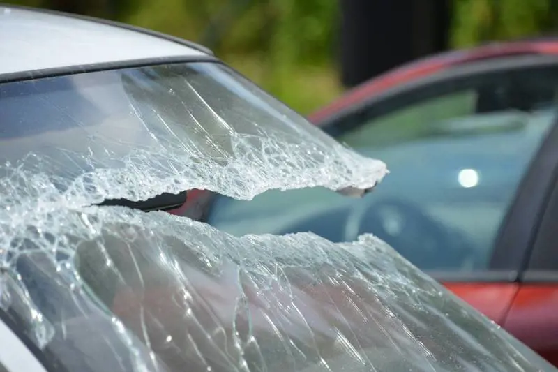 Trapani, nigeriano aggredisce con masso brigadiere e famiglia in auto