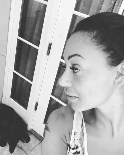 Lutto per Mel B, morta la bisnonna di 107 anni. La cantante vola ai Caraibi per l'addio