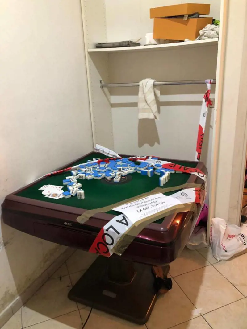 Milano, polizia scopre bisca clandestina cinese in una casa