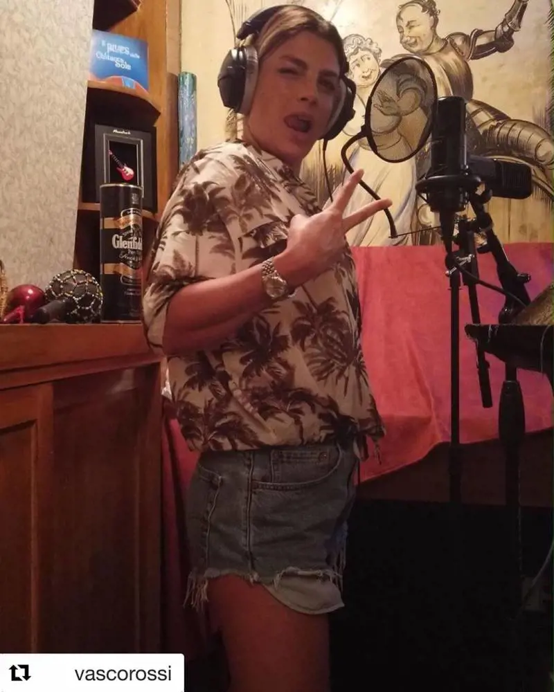Emma Marrone commossa per il suo nuovo singolo