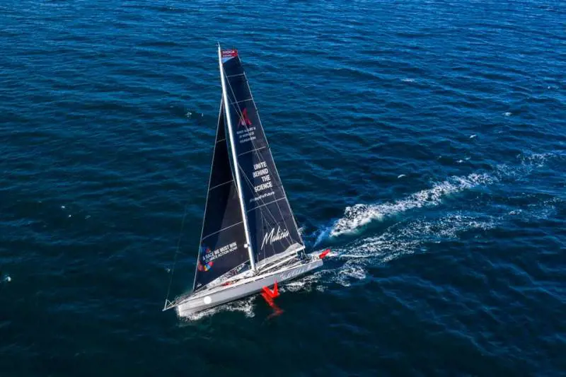 Via a traversata di Greta: niente doccia ​a bordo e il bagno è un secchio