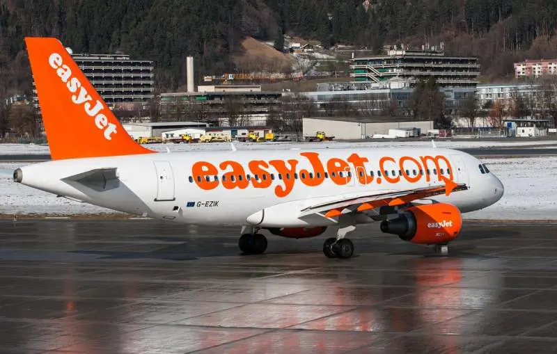 EasyJet, assistente di volo ubriaca a bordo: arrestata