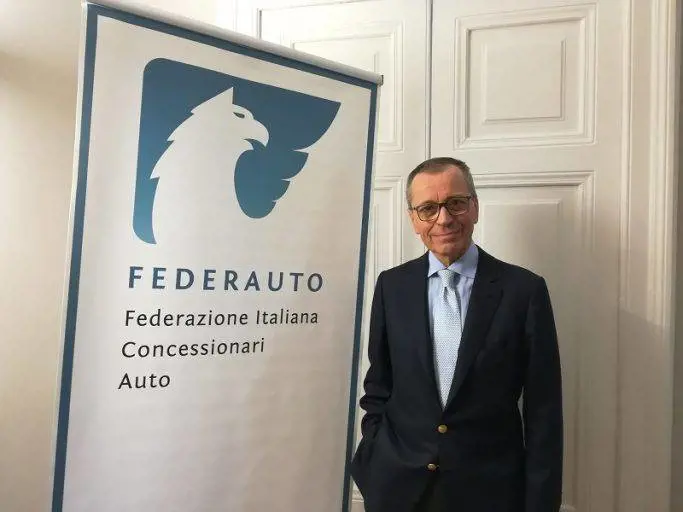 "Alle urne subito, l'auto rischia grosso"