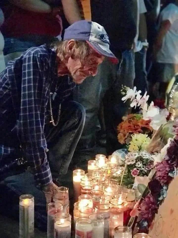 La moglie morta a El Paso era la sua unica parente: al funerale invita la città