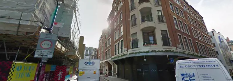 Londra, terrore in centro: uomo accoltellato vicino il Ministero