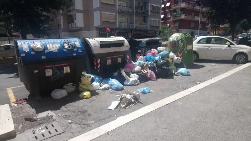Ama dice no al rimborso Tari: "La città è sporca colpa dei romani"