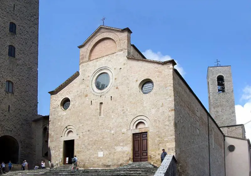 Turista colpita da una freccia in centro, indagini a San Gimignano
