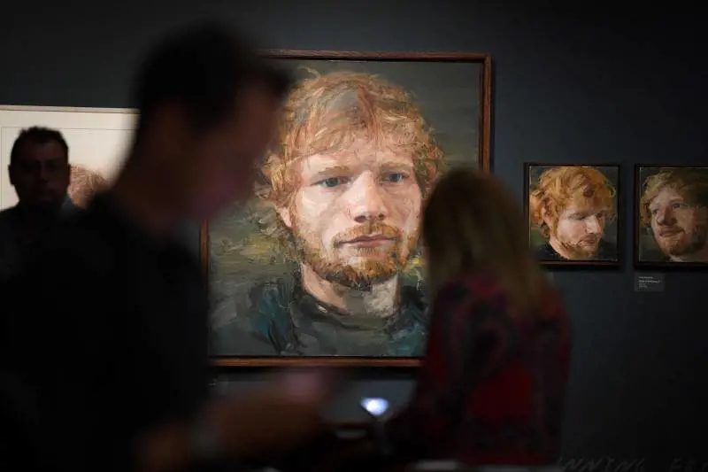 "Ai concerti Ed Sheeran si veste da spiderman e si mescola tra la gente"