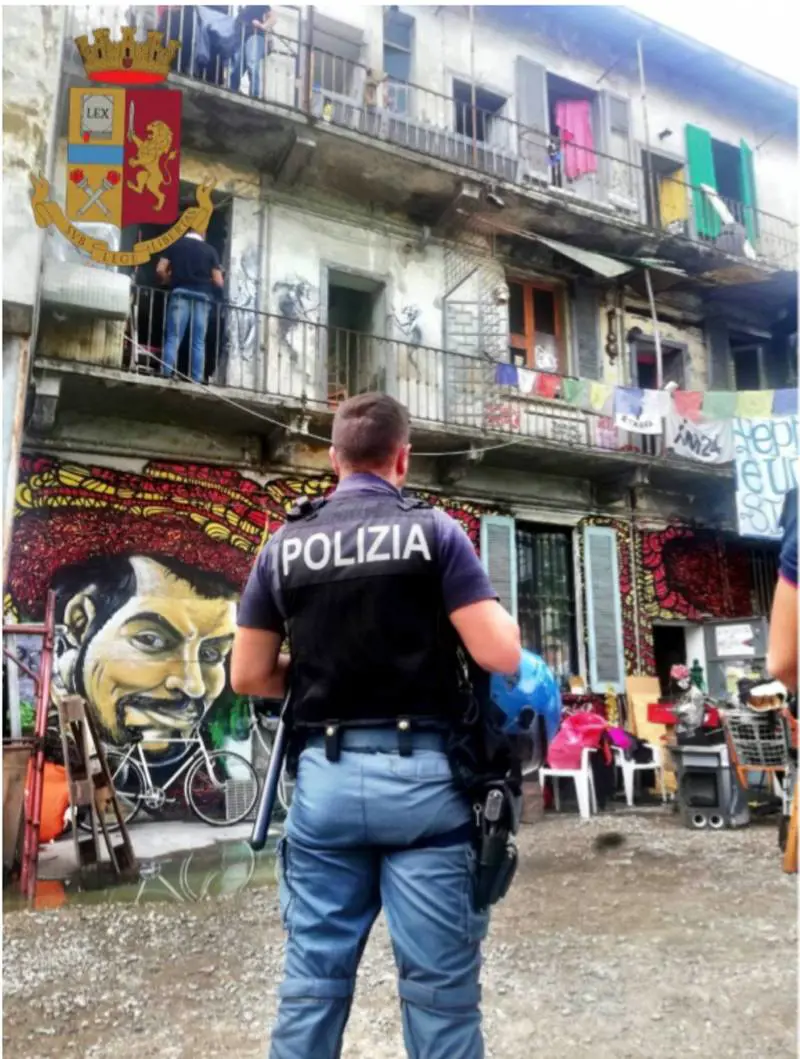 Addio "pirati", edificio sgomberato in via Cozzi