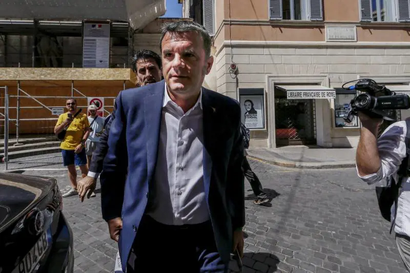 Minacce choc a Centinaio: "Muori, leghista di m...."
