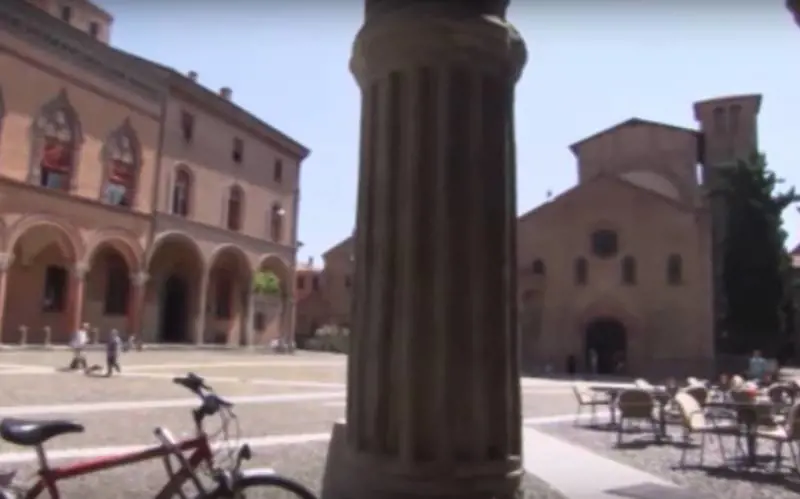 Bologna, docente pestato da straniero con precedenti 