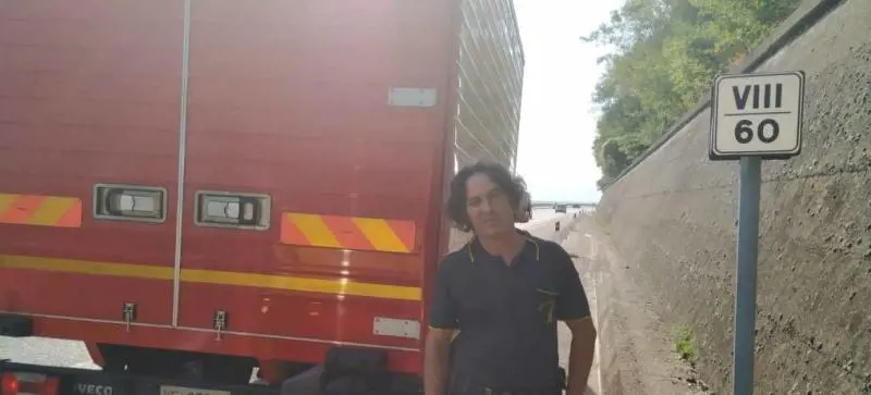 Bimbo rischia di morire soffocato da una banana: vigile del fuoco lo salva