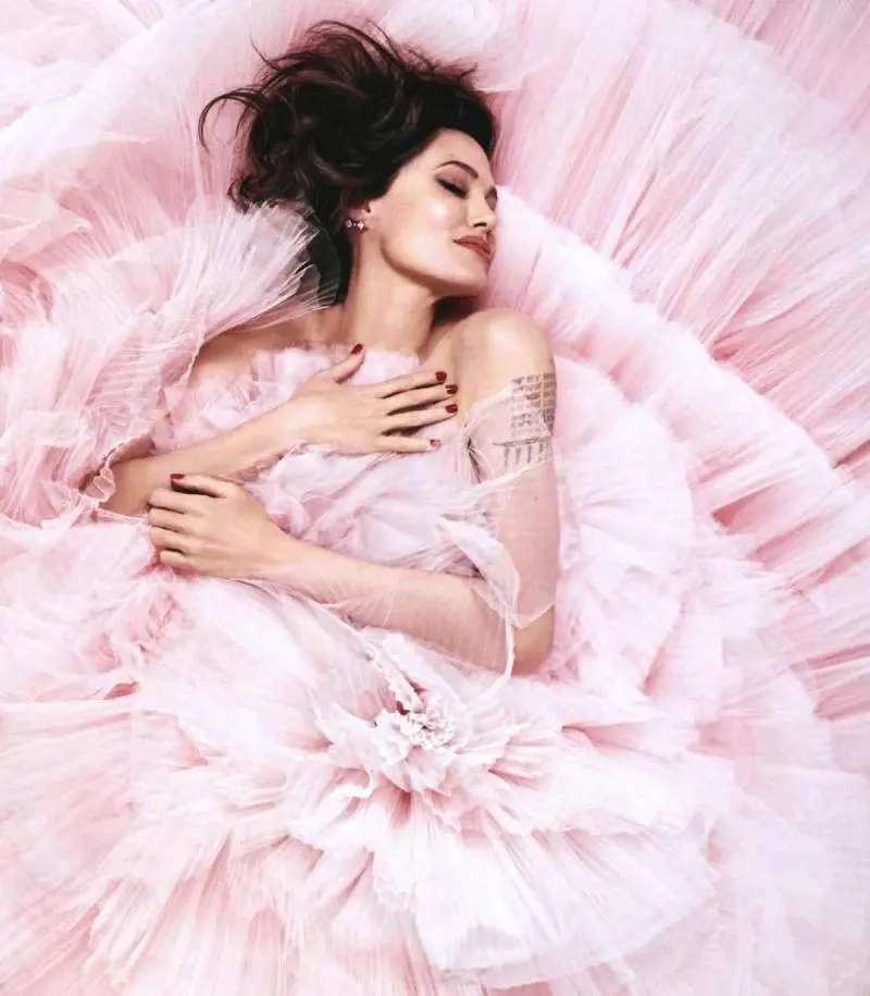 "Gli ultimi tre anni? Non sono stati facili". Angelina Jolie torna a parlare del divorzio da Brad Pitt