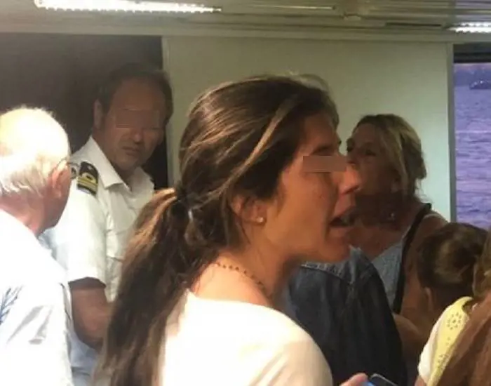 I passeggeri inferociti con il comandante