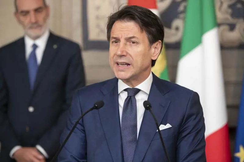 Conte al Quirinale per l'incarico: "Non sarà un governo contro"