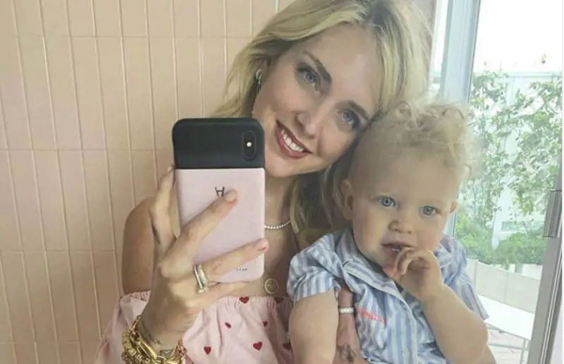 Chiara Ferragni posta un video con Leone ma viene massacrata dai fan