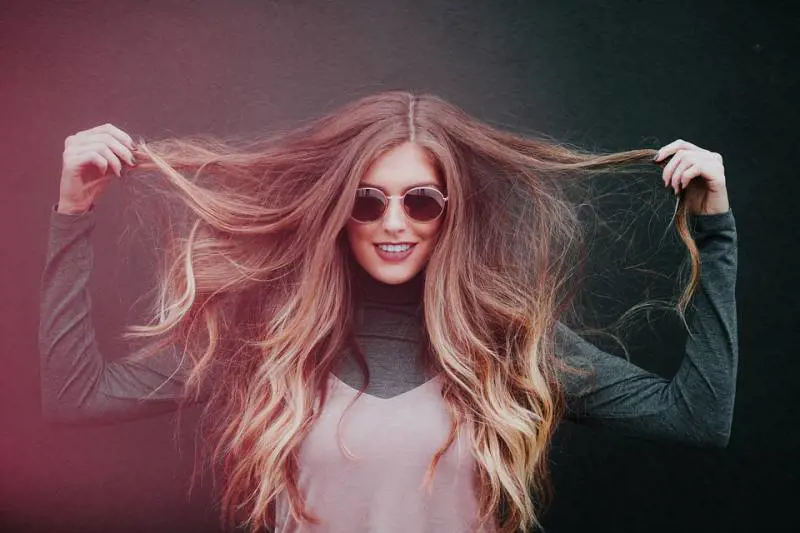 Caduta stagionale dei capelli: i rimedi naturali