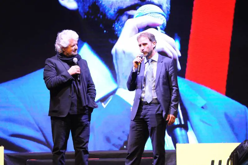 Il cambio di passo imposto da Grillo (che porta al sì al governo col Pd)