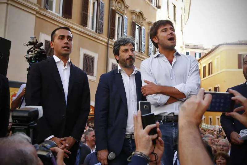 La lotta alla leadership paralizza e spacca il M5S: così i grillini rischiano di implodere