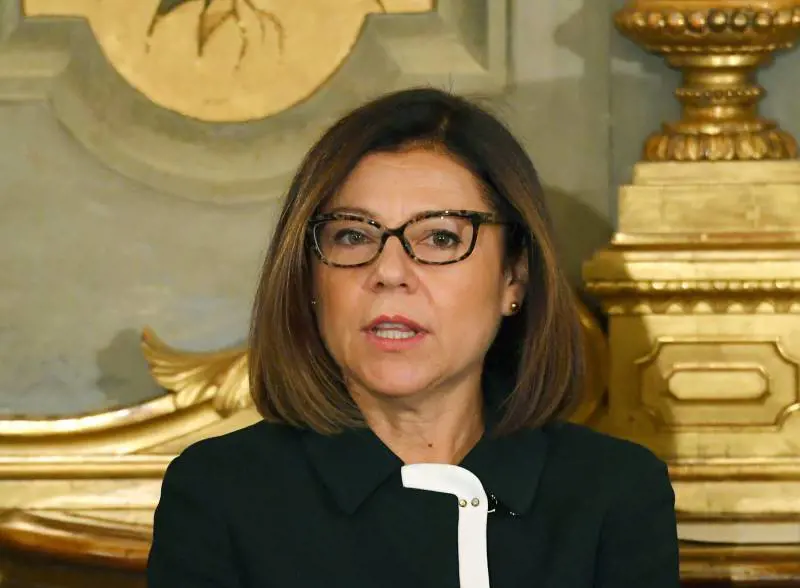 De Micheli: "Irricevibile l'offerta di Autostrade. Per evitare la revoca abbassino i pedaggi"