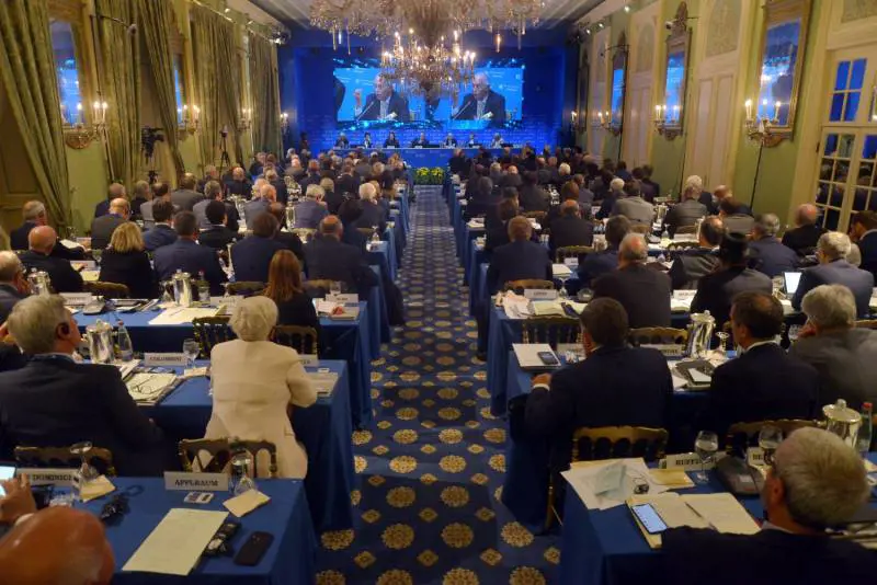 Il salotto buono vota Conte: "Ora lavoro e infrastrutture"