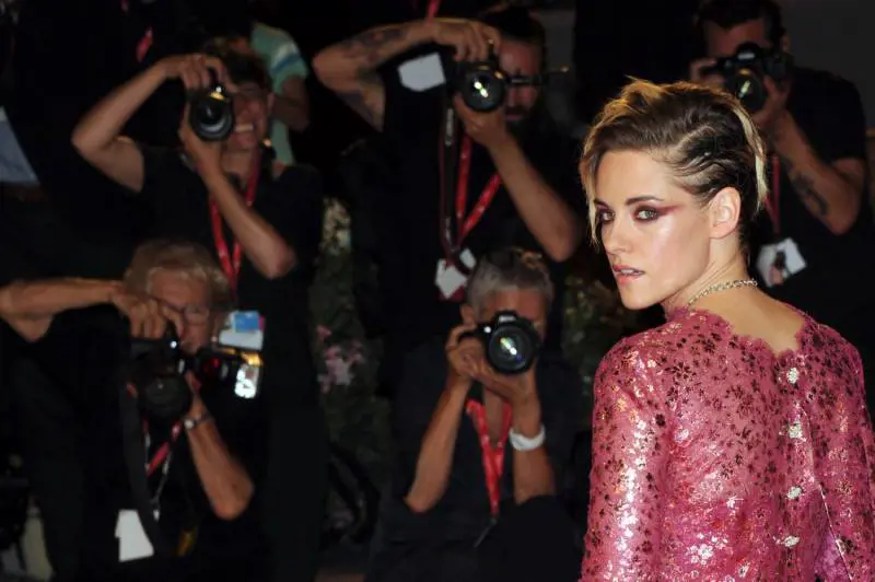 Kristen Stewart contro Hollywood: "Mi hanno dato della sgualdrina, è un'industria fondata sulla paura"