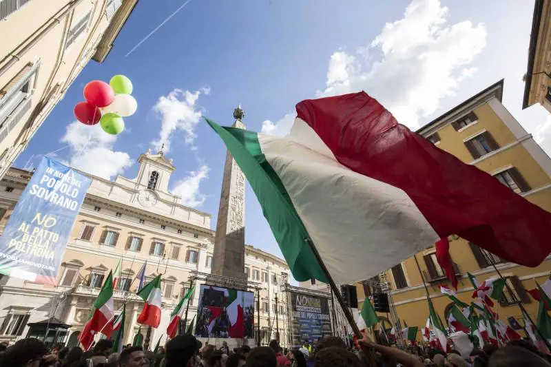 Governo, la Lega resta il primo partito nelle intenzioni di voto con il 33,3%