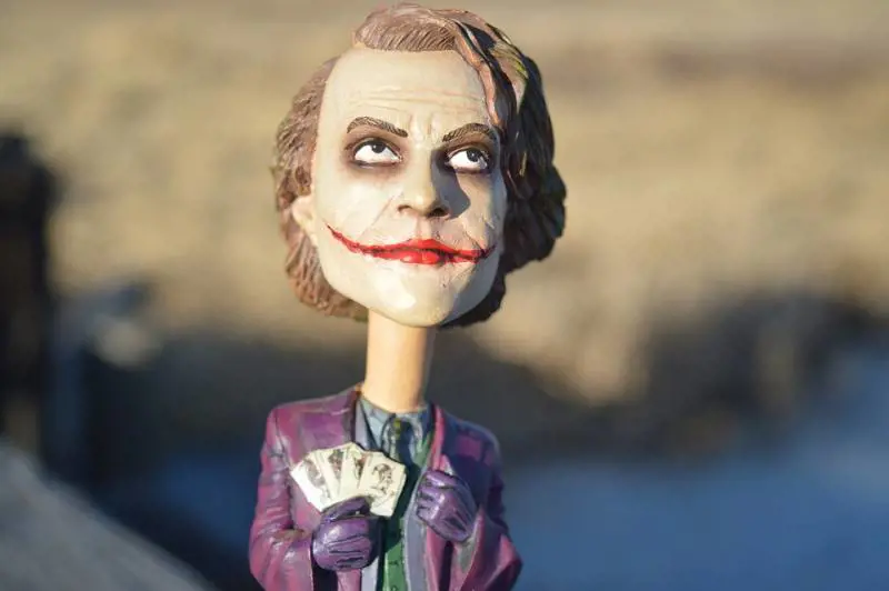 Il "Joker" sale in metrò e blocca i treni