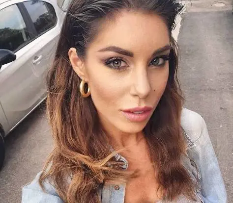 Problema alle corde vocali: Bianca Atzei annulla il concerto