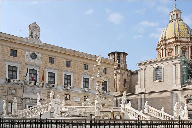Anche a Palermo prove di inciucio con i 5 Stelle: "Il tempo è maturo"