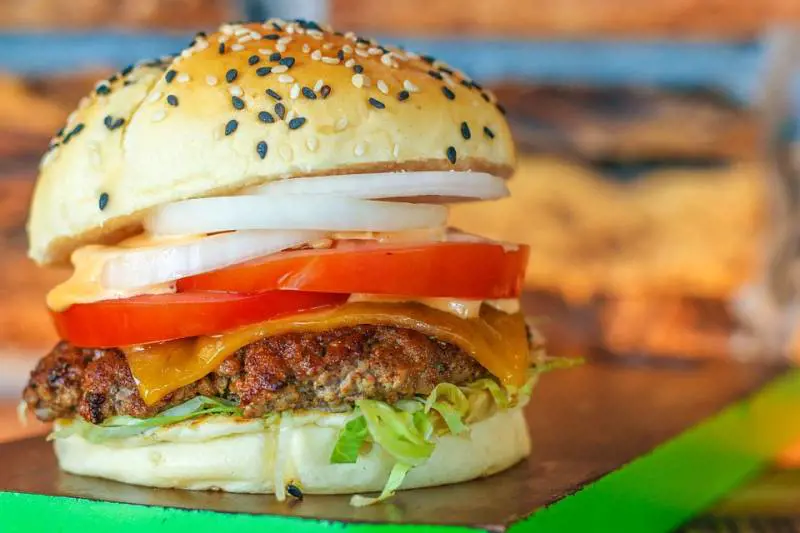 Davvero la carne vegetale fa sempre bene alla salute?