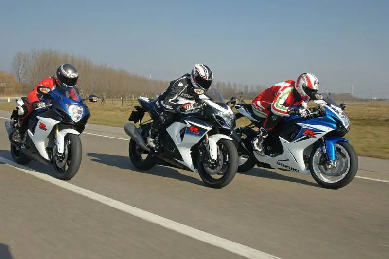 Gara clandestina di moto: interviene la polizia
