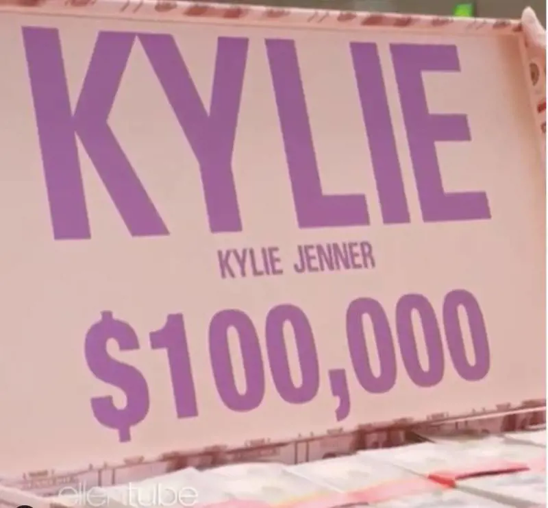 Kylie Jenner regala 200 mila dollari ad una studentessa in difficoltà