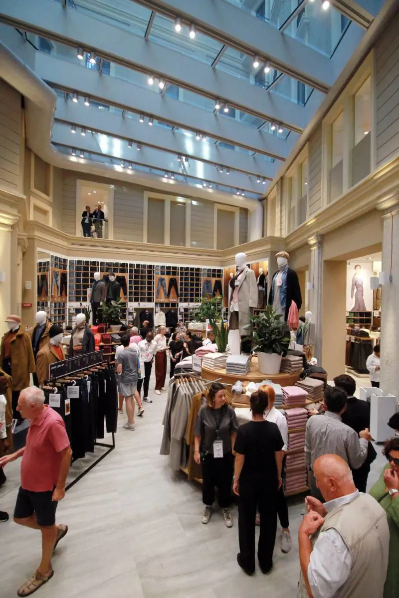 Noi, popolo di Uniqlo uniti dallo shopping che è diventato rituale