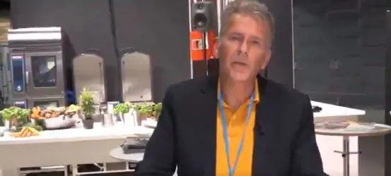 La proposta choc del professore svedese: "Consumare carne umana limita gli effetti del riscaldamento globale"