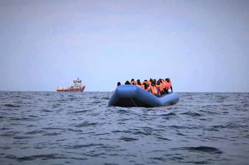 La Ocean Viking a Lampedusa: l'Italia si fa carico di 24 immigrati