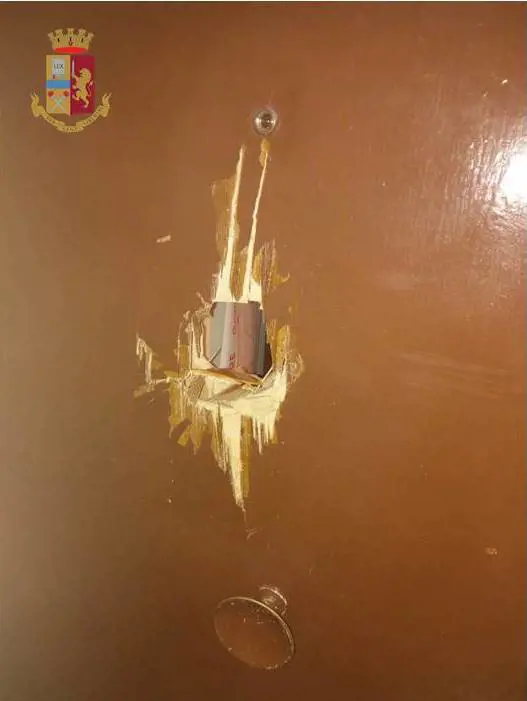 Taranto, si barrica in casa e minaccia di far esplodere il palazzo