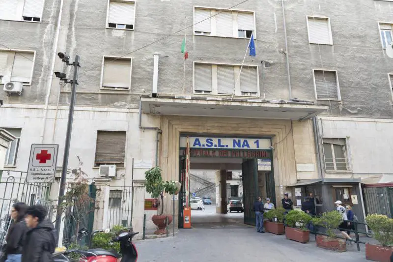 Infermiera aggredita dall'ex marito in un reparto dell'ospedale Pellegrini