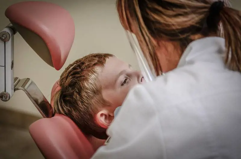 Apparecchi per denti fai da te: i pareri degli esperti
