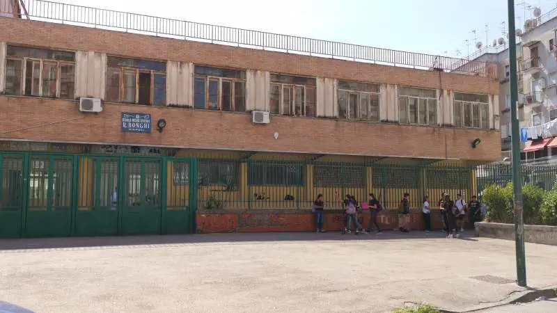 “Mio figlio, disabile, costretto a non andare a scuola per mancanza di assistenti"