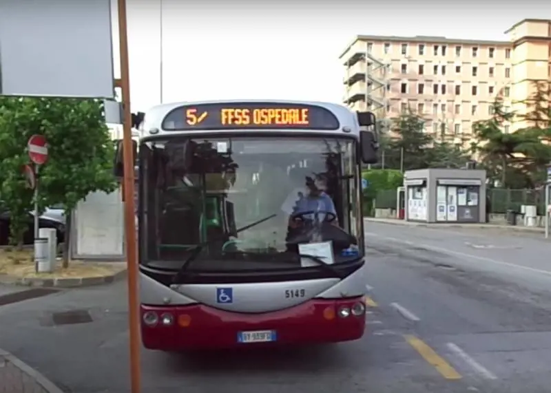 Savona, pugni al controllore: fermato senegalese senza biglietto