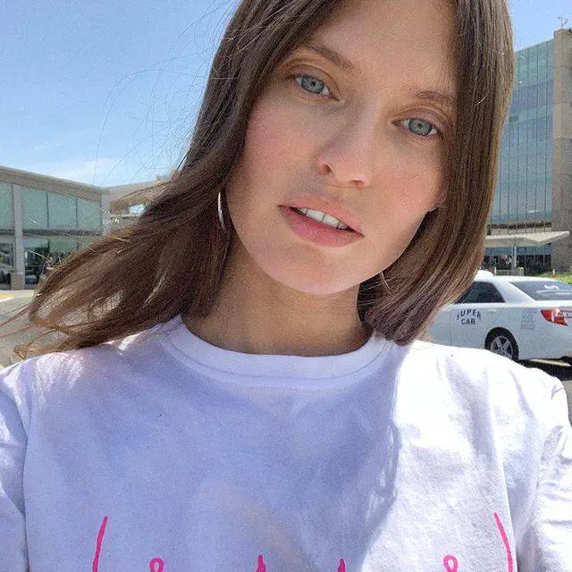 Bianca Balti scatenata sui social: la sexy modella ha il Milan nel cuore