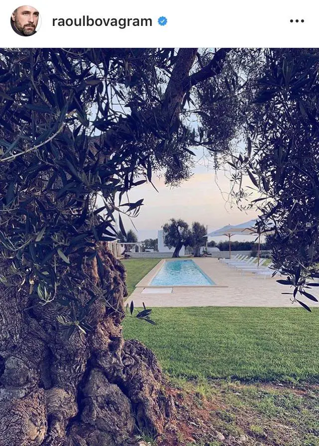 Raoul Bova fa acquisti in Puglia: compra una masseria con tanto di ulivi e piscina