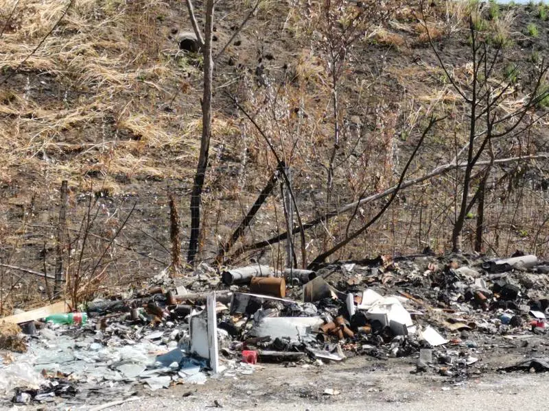 Una giornata di roghi in Terra dei fuochi: difficile bloccare chi inquina