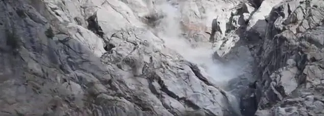 Primi crolli sul ghiacciaio del Monte Bianco: arriva un radar per monitorarlo